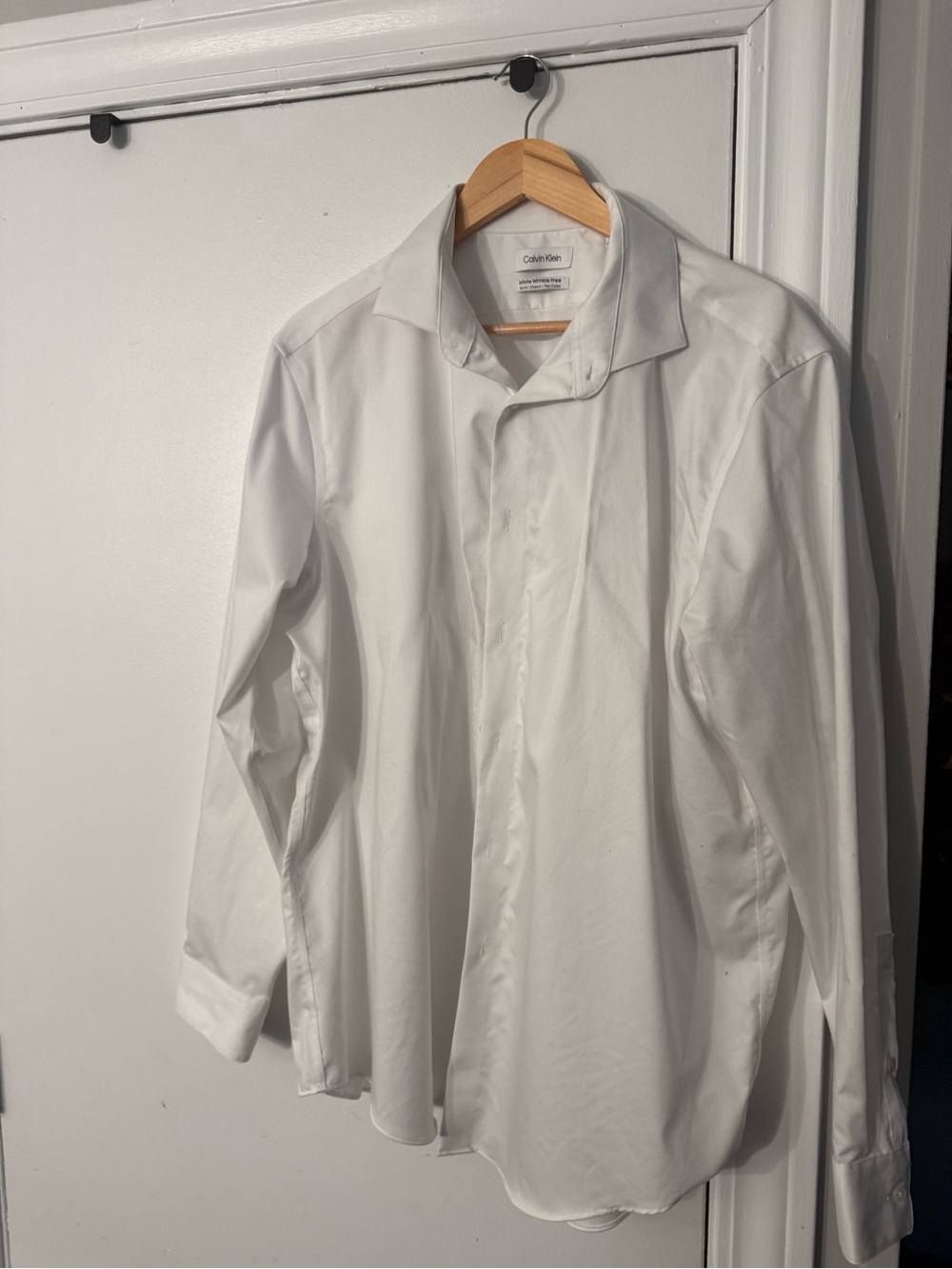 Calvin Klein Men's White Long-Sleeve Dress Shirt - Point Collar